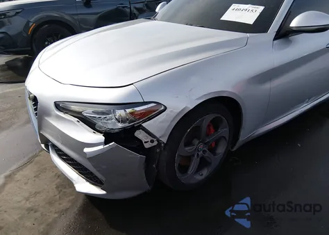 2017 Alfa Romeo Giulia Awd z USA, uszkodzony, nr VIN ZARFAEDN4H7533116